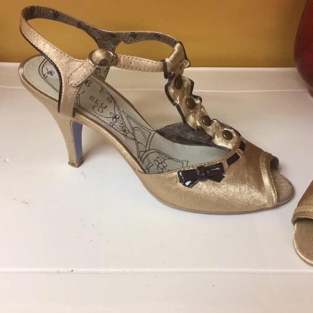 Pumps - Picture 2 of 2